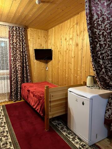 Фото номера Стандартный трехместный номер Гостиница Сокол г. Домбай 10