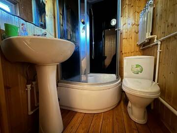Фото номера Двухместный номер с 1 кроватью или 2 отдельными кроватями, вид на горы Гостиница Лесная Сказка г. Домбай 7