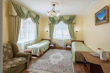 Фото номера Двухместный номер Делюкс с 2 отдельными кроватями Отель Кристалл  г. Домбай 3