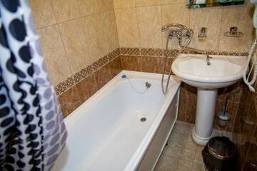 Фото номера Стандартный трехместный номер Отель Кристалл  г. Домбай 7